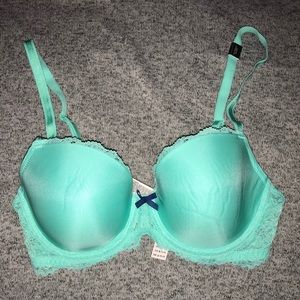 Victoria’s Secret bra 34d